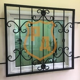 накладная кованая решетка чёрного цвета